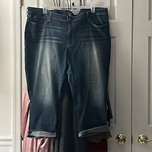 Plus size gently used jean Levi capris